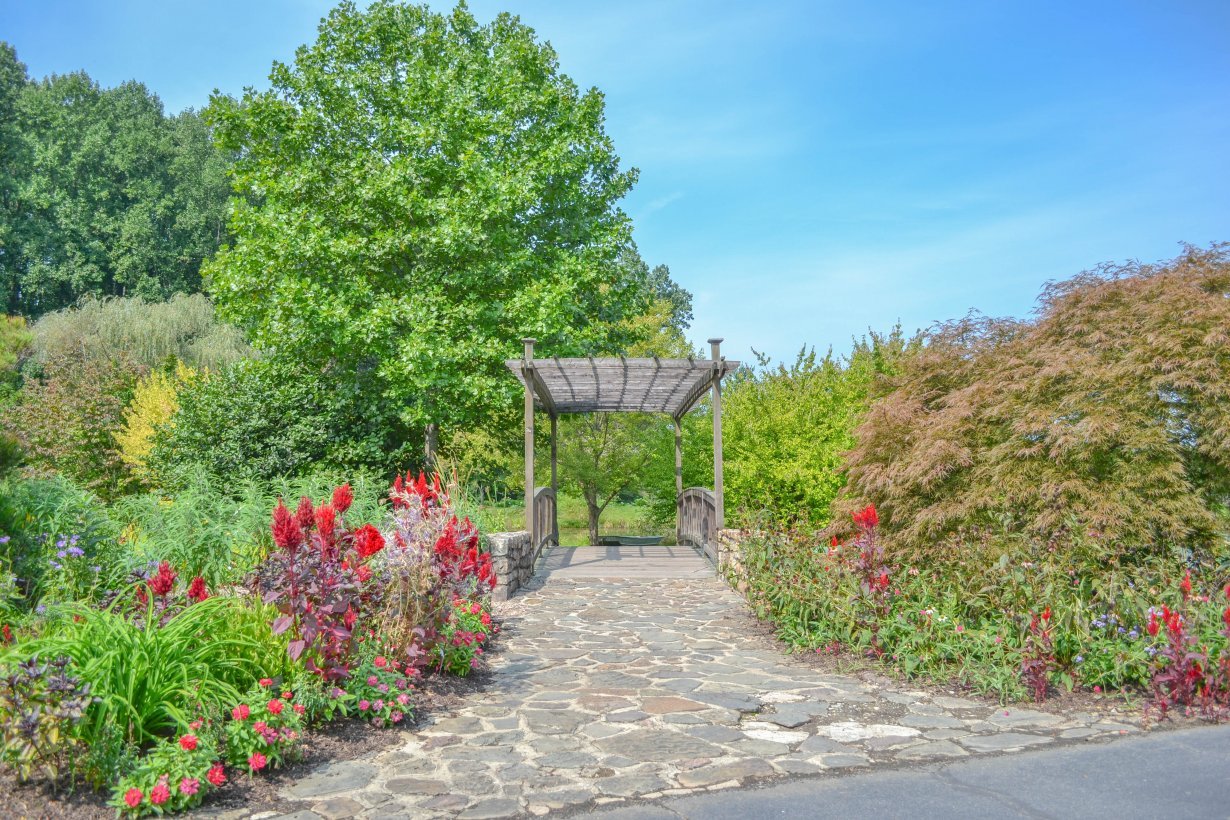 Vienna Top Things To Do: Meadowlark Botanical Gardens